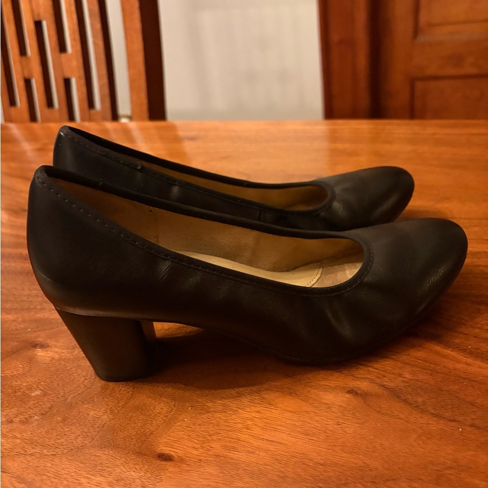 Naturalizer Black Leather Block Heel Pumps - Picture 3 of 8